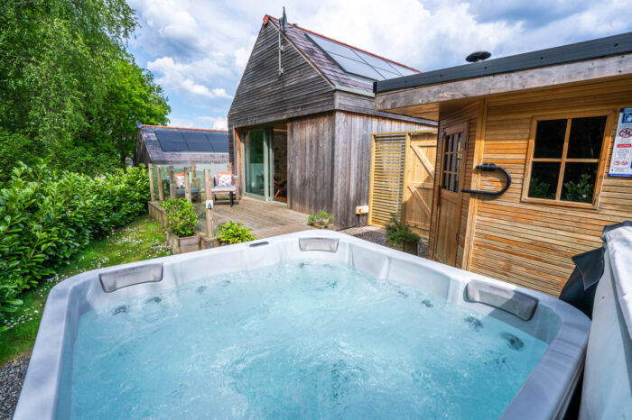Lavender Lodge with private hot tub, Brecon View
